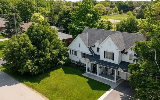 2088 Saxon Rd, Oakville, ON L6L 2V2