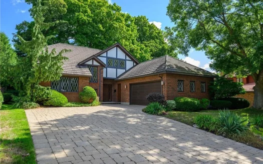 33 Walnut Dr, Guelph, ON N1E 4B4