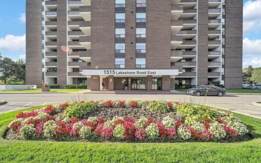 1515 Lakeshore Rd S #602, Mississauga, ON L5E 3E3